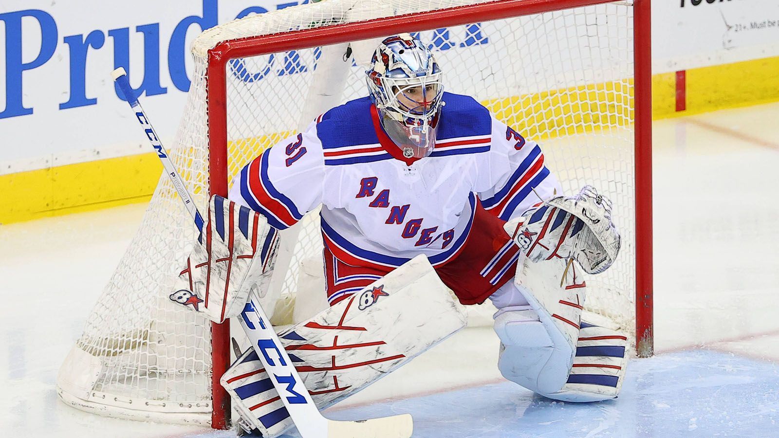 
                <strong>Vezina Trophy (Bester Goalie): Igor Shesterkin</strong><br>
                &#x2022; Team: New York Rangers<br>&#x2022; Wettquote: -400 (100 Dollar Einsatz = 125 Dollar Gewinn)<br>Weitere Kandidaten: Frederik Andersen (Carolina Hurricanes/ 400 Dollar Gewinn), Jacob Markstrom (Calgary Flames/ 800 Dollar Gewinn) und Andrei Vasilevskiy (Tampa Bay Lightning/ 4000 Dollar Gewinn)
              