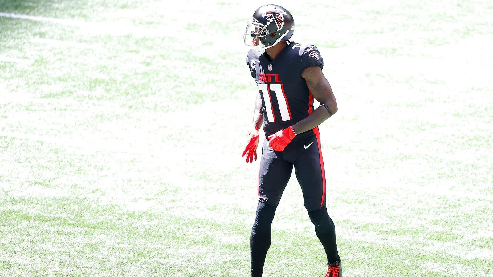 
                <strong>14. Julio Jones</strong><br>
                - Team: Atlanta Falcons- Position: Wide Receiver
              