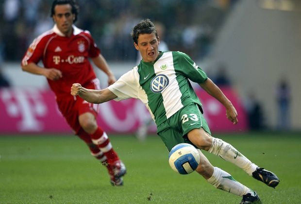 
                <strong>2006: Wolfsburg - Bayern</strong><br>
                Zu Beginn der Saison 2006/2007 wird der VfL Wolfsburg an das Tabellenende durchgereicht. Doch die Wölfe können auch gewinnen - ausgerechnet gegen den Tabellenführer aus München. Mike Hanke schießt den einzigen Treffer. 
              