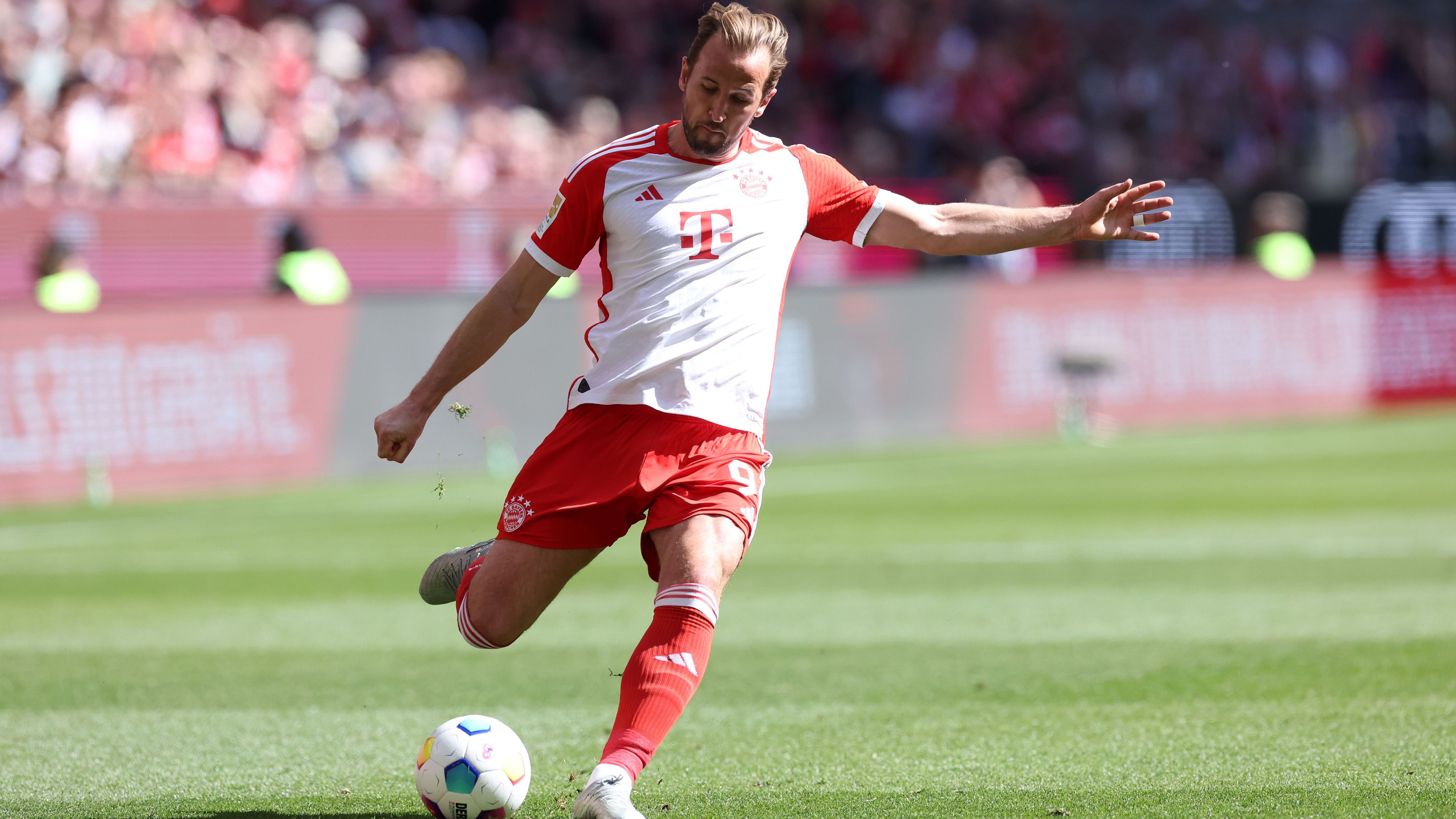 <strong>Harry Kane</strong><br>Er ist die Lebensversicherung des FC Bayern München. Es ist kein Wunder, dass die Bayern ohne einen echten Mittelstürmer in der vergangenen Saison nur einen Titel geholt haben. Dass in der Champions League früh Schluss war, ist jedoch bezeichnend. Genau so bezeichnend ist es daher, dass der FCB mit dem (nach Toren) besten Stürmer Europas nun im Halbfinale steht.