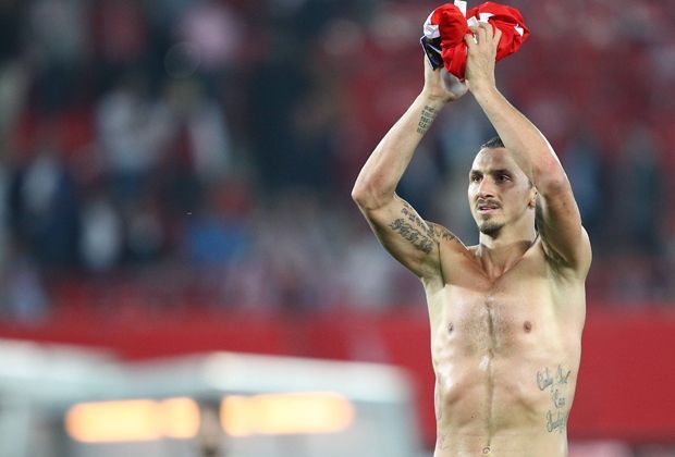 
                <strong>Zlatan Ibrahimovic</strong><br>
                Zlatan Ibrahimovic: Wenn schon, denn schon - was Cristiano Ronaldo hat, hat Ibra schon lange. Auch sein Oberkörper kann sich sehen lassen, denn: Wenn der Gott keinen Sixpack hat, wer dann?! 
              