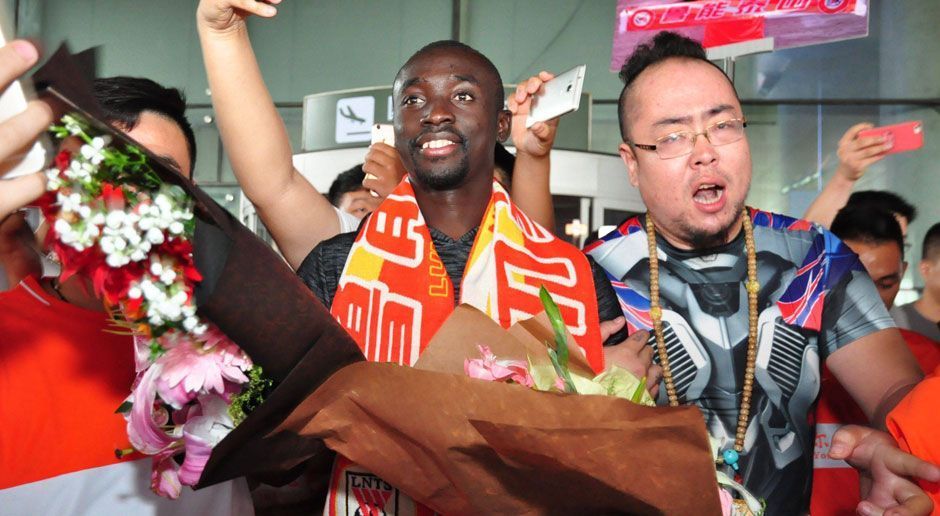 
                <strong>Papiss Demba Cisse</strong><br>
                Die Fans des SC Freiburg dürften sich gerne an den Stürmer zurückerinnern. Innerhalb von zwei Jahren schoss er 37 Bundesligatore. Zur Rückrunde 2012 erfolgte der Wechsel zu Newcastle United, im Sommer 2016 zum chinesischen Erstligisten Shandong Luneng. Dort stürmt er nun gemeinsam mit dem italienischen Superstar Graziano Pelle. Acht Tore hat Cisse in der laufenden Saison erzielt – immerhin drei mehr als sein hochbezahlter Sturm-Partner. Sein Trainer ist in Deutschland ebenfalls kein Unbekannter...
              