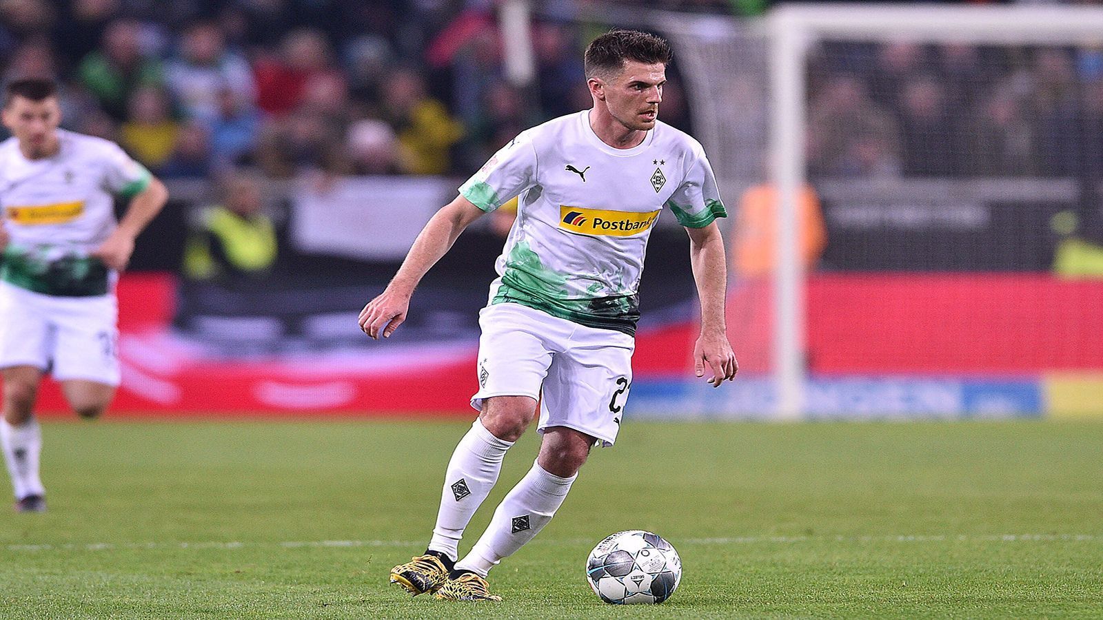 
                <strong>Borussia Mönchengladbach</strong><br>
                Jonas Hofmann geht für die Fohlen ins Rennen. Dazu gesellt sich Richard "Der_Gaucho10" Hormes (eSportler).
              