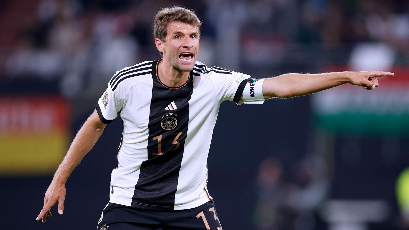 
                <strong>Thomas Müller (FC Bayern München)</strong><br>
                &#x2022; Position: Offensives Mittelfeld/Stürmer<br>&#x2022; A-Länderspiele: 118<br>&#x2022; Bisherige WM-Teilnahmen: 3 (2010, 2014, 2018)<br>
              