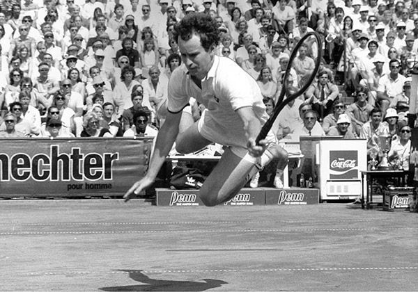 
                <strong>John McEnroe anno 1985</strong><br>
                Auch John McEnroe konnte hechten wie Boris Becker... 
              
