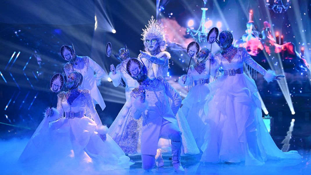 Die Eisprinzessin sang sich im großen "The Masked Singer"-Finale zum Sieg.