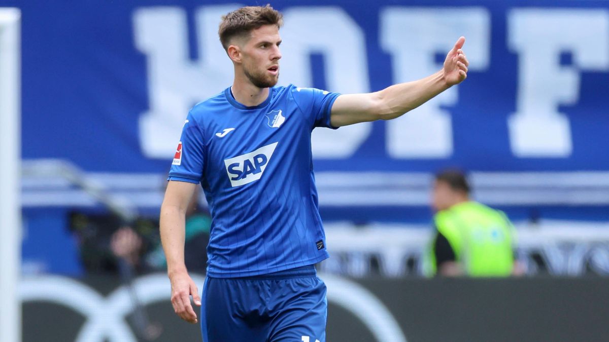 Anton Stach (TSG 1899 Hoffenheim) gestikuliert, Bundesliga, TSG 1899 Hoffenheim v FC Bayern München, PreZero-Arena am 17. May 2025 in Sinsheim, Deutschland. (Foto von Marco Steinbrenner DeFodi Imag...