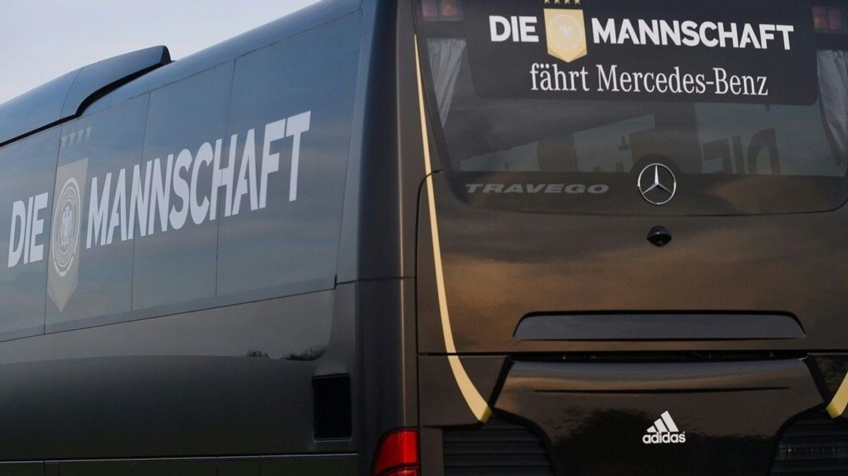 Die Nationalmannschaft hat einen neuen Mannschaftsbus