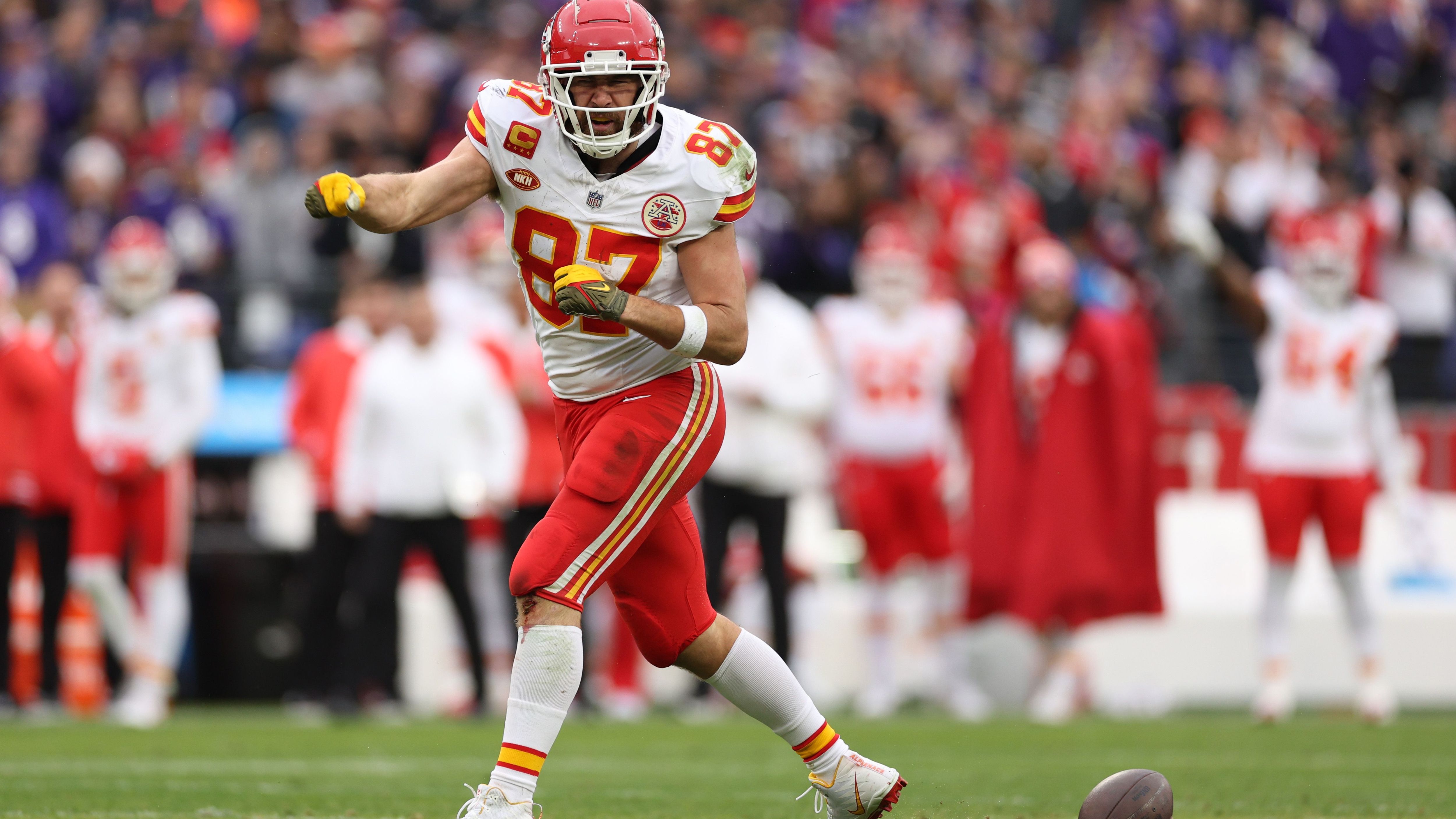 <strong>Kansas City Chiefs: Travis Kelce</strong><br>Einen der beiden Mahomes-Touchdownpässe fing damals im Hard Rock Stadium von Miami Kelce. Der Tight End macht derzeit fast mehr Schlagzeilen wegen seiner Romanze mit Taylor Swift als wegen seines sportlichen Könnens. Das aber ist zweifelsfrei auch nach wie vor vorhanden, wie er vor allem in den Playoffs unter Beweis stellt.