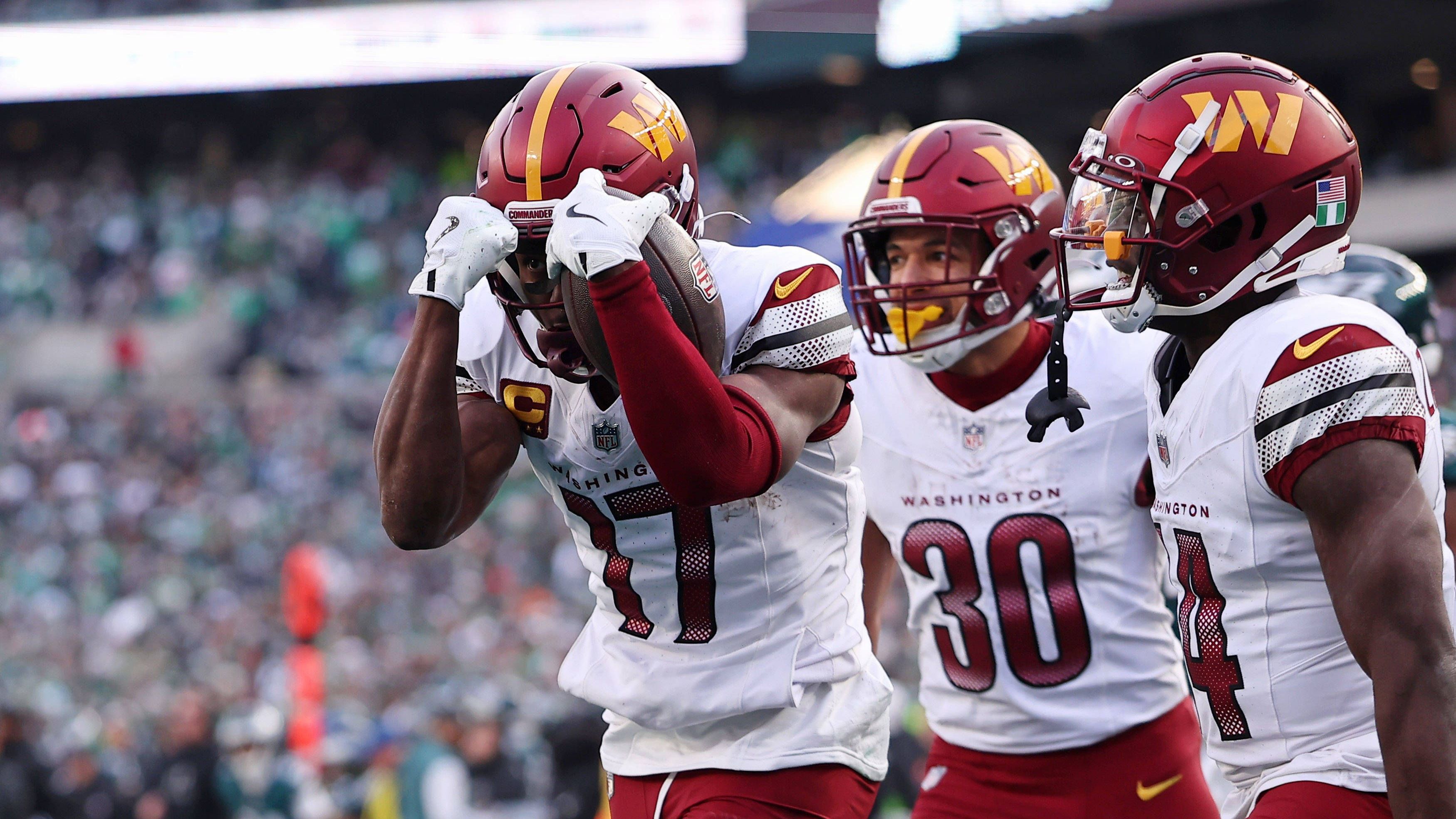 <strong>Diese NFL-Stars verweigern das Mandatory Minicamp 2025</strong><br><em>In der Saisonvorbereitung der NFL führt jede Franchise ein dreitägiges sogenanntes "Mandatory Minicamp" durch. Es ist das letzte Trainingsprogramm vor dem Start der Training Camps Mitte Juli und für alle Spieler verpflichtend. Doch immer wieder verweigern Spieler ihre Teilnahme am Minicamp, zum Beispiel, weil sie auf einen neuen Vertrag pochen.</em>