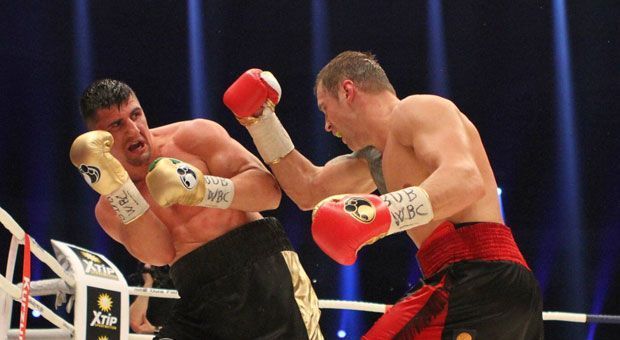 
                <strong>1. Halbfinale (Cruisergewicht): Oleksandr Usyk (UKR) vs. Mairis Briedis (LET)</strong><br>
                Im ersten WM-Kampf auf lettischem Boden siegte WBC-Weltmeister Mairis Briedis zuhause in Riga gegen den Kubaner Mike Perez einstimmig nach Punkten. Auch das Halbfinale wird für ihn zum "Heimspiel": Briedis trifft am 27. Januar erneut in Riga auf Oleksandr Uysk (live auf ranFIGHTING.de).Bilanz: 23-0 (18 K.o.)Alter: 32 JahreErfolge: seit 2017 WBC-Weltmeister im Cruisergewicht
              