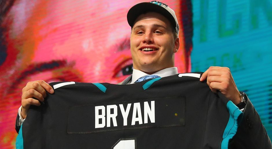 
                <strong>29. Jacksonville Jaguars: DT Taven Bryan </strong><br>
                Er kann es kaum erwarten, sich eine Wohnung zuzulegen. Vielleicht sogar "nur" zur Miete, wie sagt: "Das wäre cool, ein Platz, wo ich mein ganzes Zeugs unterbringen kann. Am Ende gibt es eine Sache, für die ich Geld ausgeben würde: Ich bin ein großer Zocker, ich spiele gerne Spiele auf dem PC. Ein kleiner Platz, damit ich auch Filme und so ein Zeugs schauen kann."
              