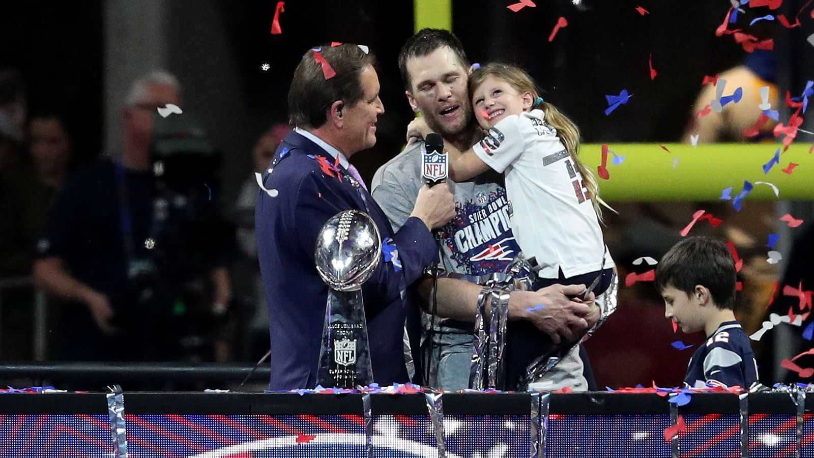 
                <strong>Tom Brady (Sieg im Super Bowl LIII)</strong><br>
                Von 15 Millionen auf 23 Millionen DollarTeam: New England PatriotsSuper Bowl MVP: nein
              