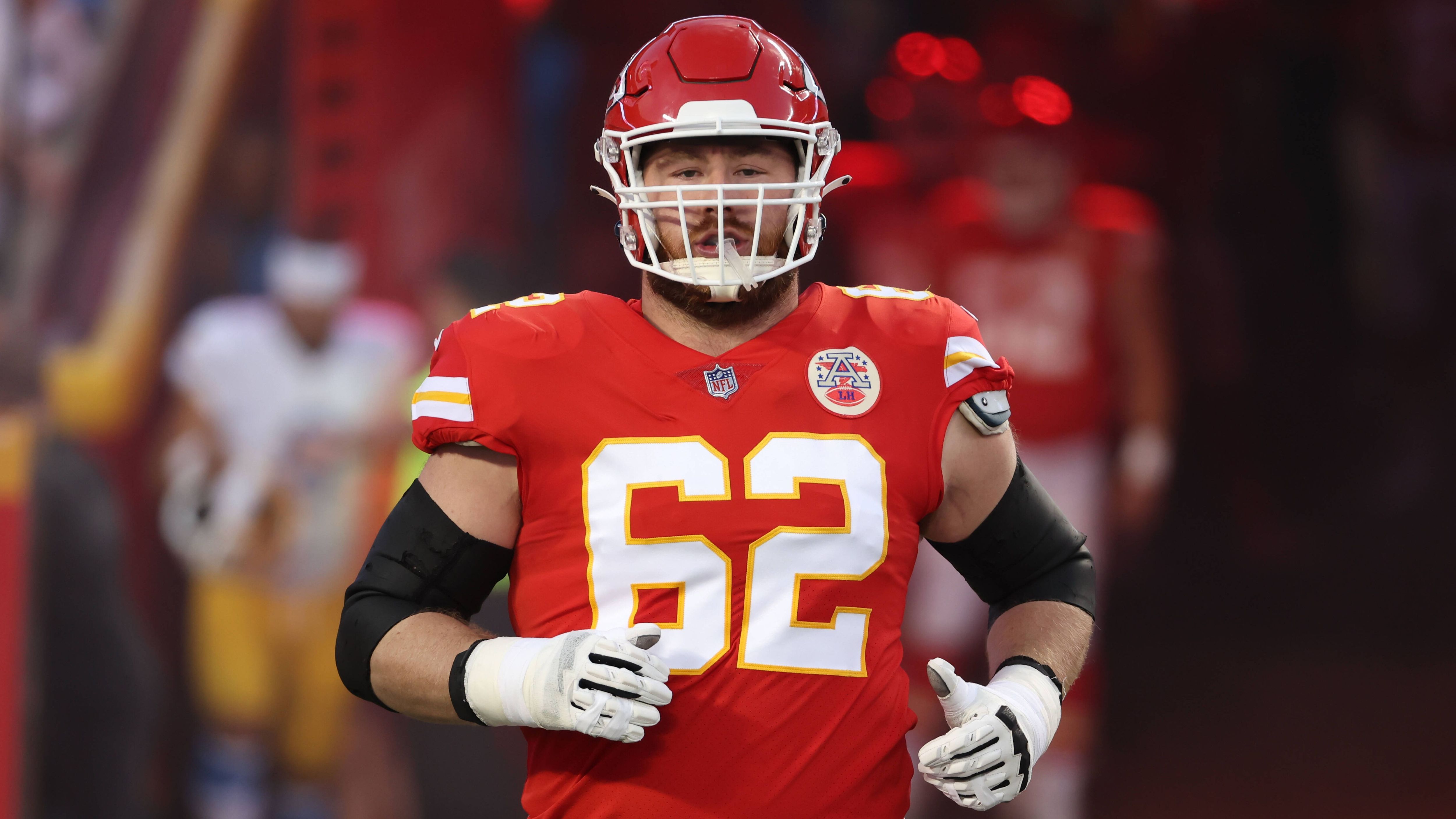 
                <strong>Platz 2: Joe Thuney - Guard, Kansas City Chiefs</strong><br>
                &#x2022; Ranking im vorigen Jahr: 4. Platz<br>&#x2022; Statistiken in der Saison 2022: 1 zugelassener Sack, 98,9 Prozent Pass Block Win Rate<br>
              