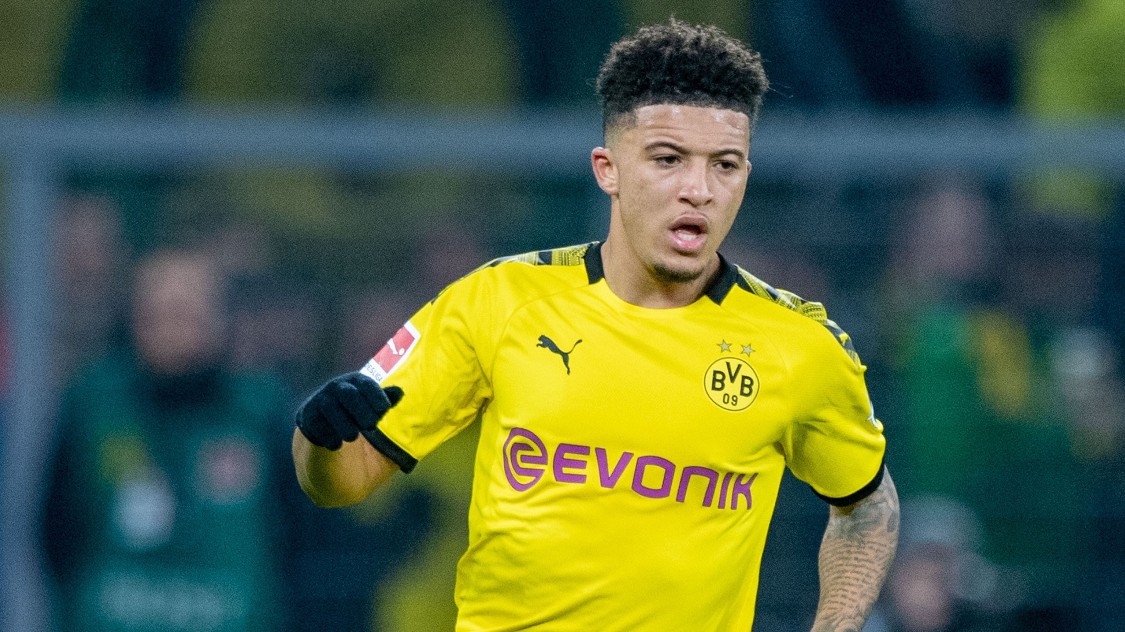 
                <strong>Jadon Sancho (Borussia Dortmund)</strong><br>
                Kommt in der Halbzeit für Schulz und soll für Gefahr sorgen, was ihm durchaus auch gelingt. Trifft in der 77. Minute sehenswert zum 1:3. Trifft kurz vor Schluss noch die Latte. Hätte von Anfang an wahrscheinlich besser gepasst, was aber nicht seine Entscheidung war. ran-Note: 2
              