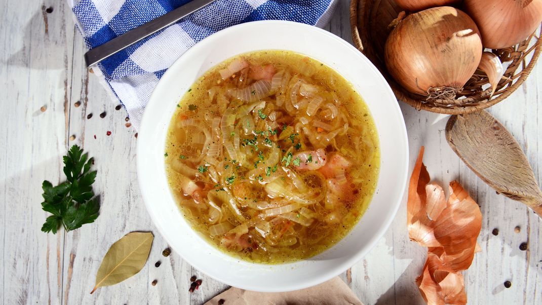 Spicy and perfect for fall - onion soup.