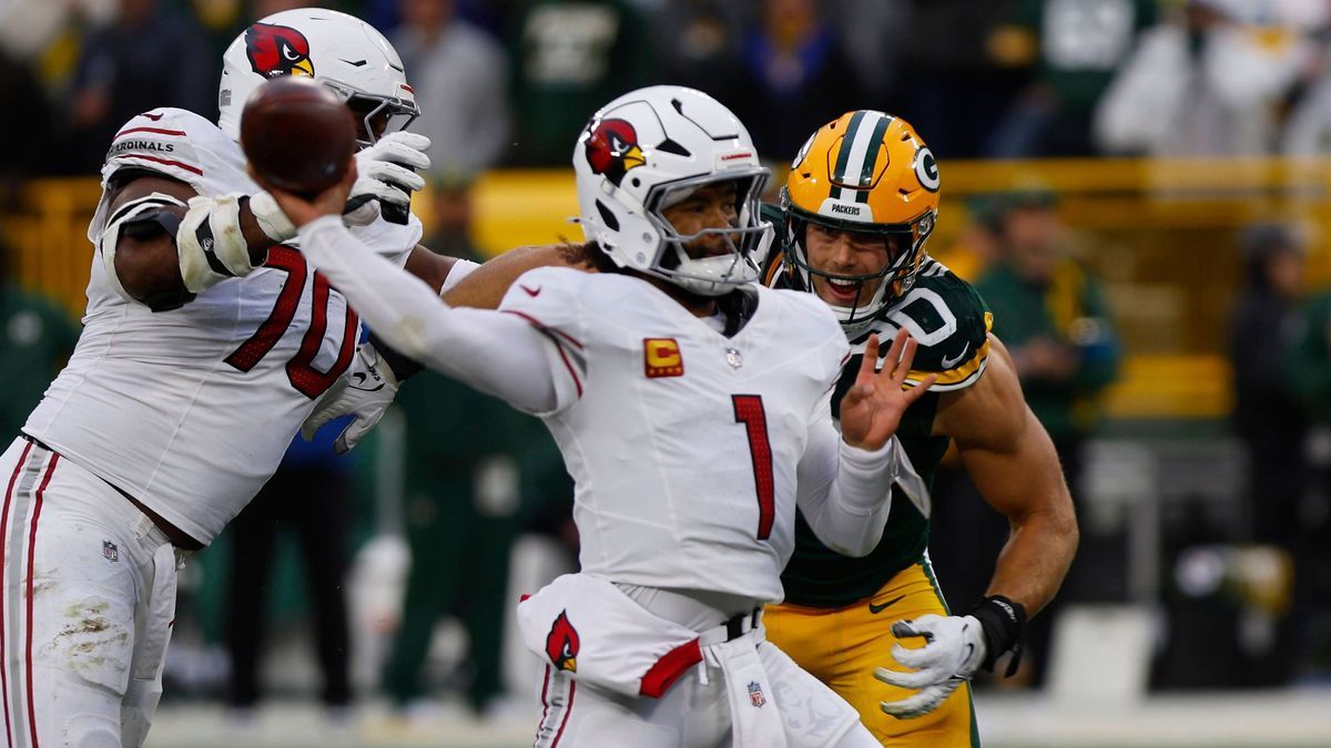 GREEN BAY, WI - OCTOBER 13: Green Bay Packers defensive end Lukas Van Ness (90) closes in on Arizona Cardinals quarterback Kyler Murray (1) during a game between the Green Bay Packers and the Arizo...