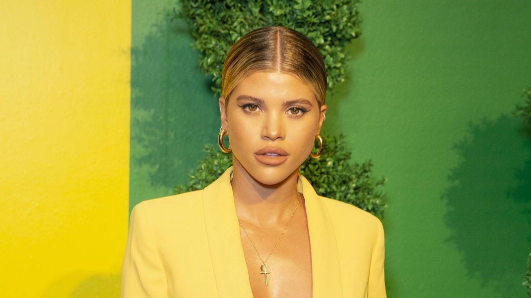 Sofia Richie Grainge setzt mit ihren Sleek Bun Haarstandards - aber zu was für einem Preis?