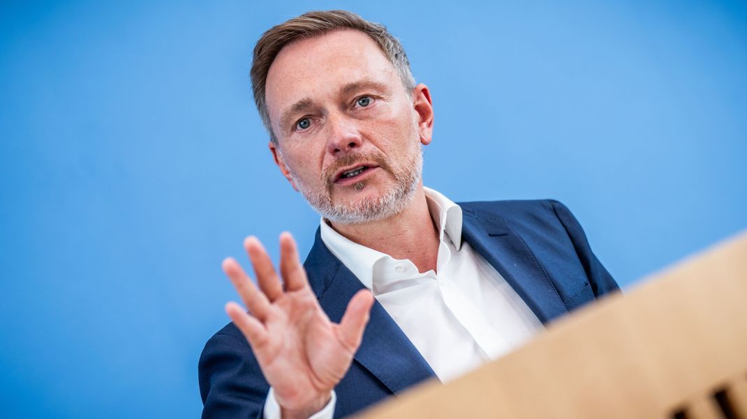 Lindner hatte die Finanzierungslücke für den Etat 2025 auf noch rund fünf Milliarden Euro beziffert.