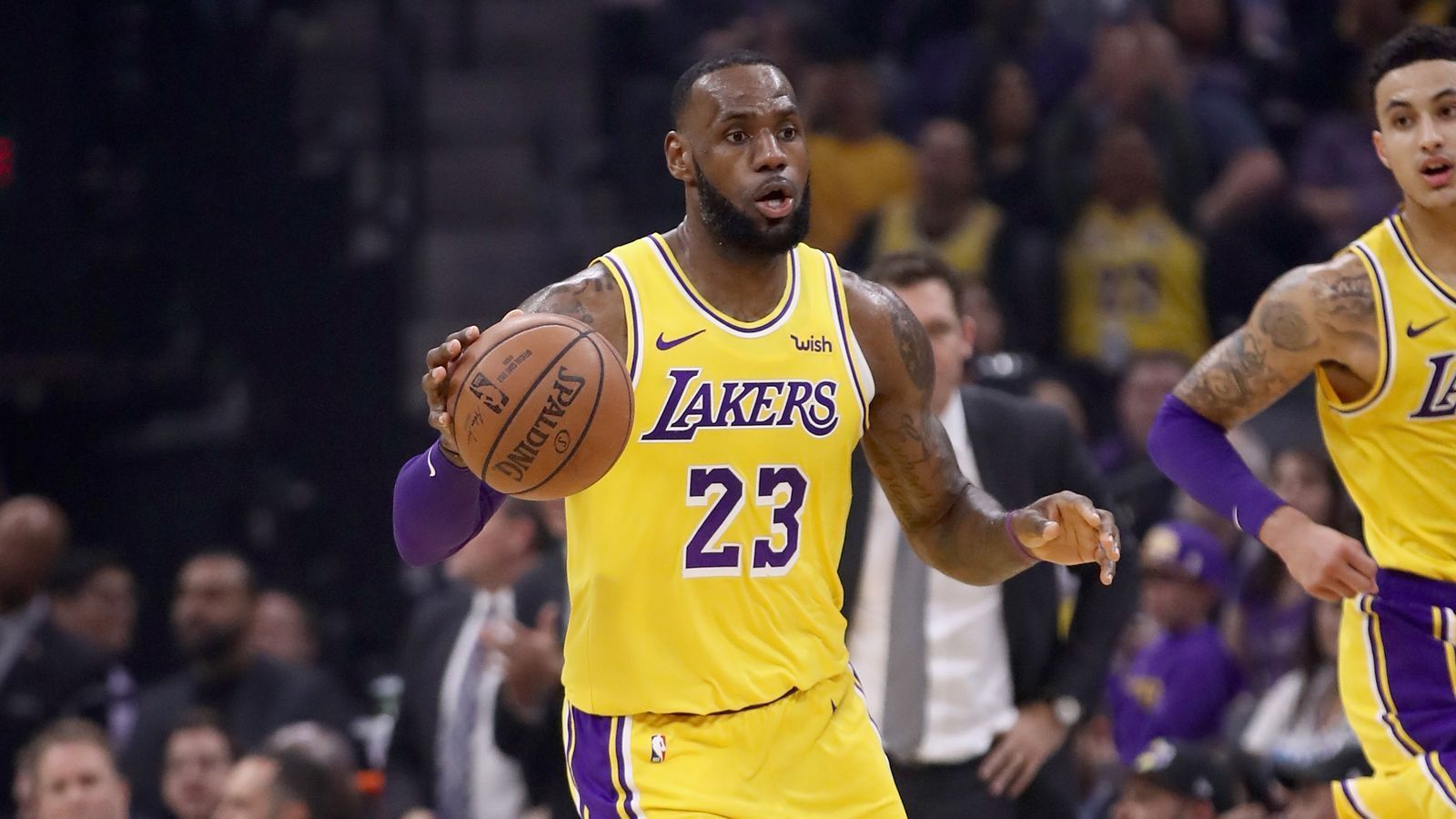 <strong>Platz 5: LeBron James (Los Angeles Lakers)</strong><br>
                - Spiele: 1.514<br>- Triple Doubles: 118