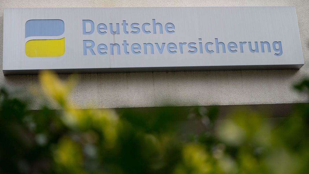 Die Deutsche Rentenversicherung klärt über eine Falschmeldung im Netz auf.