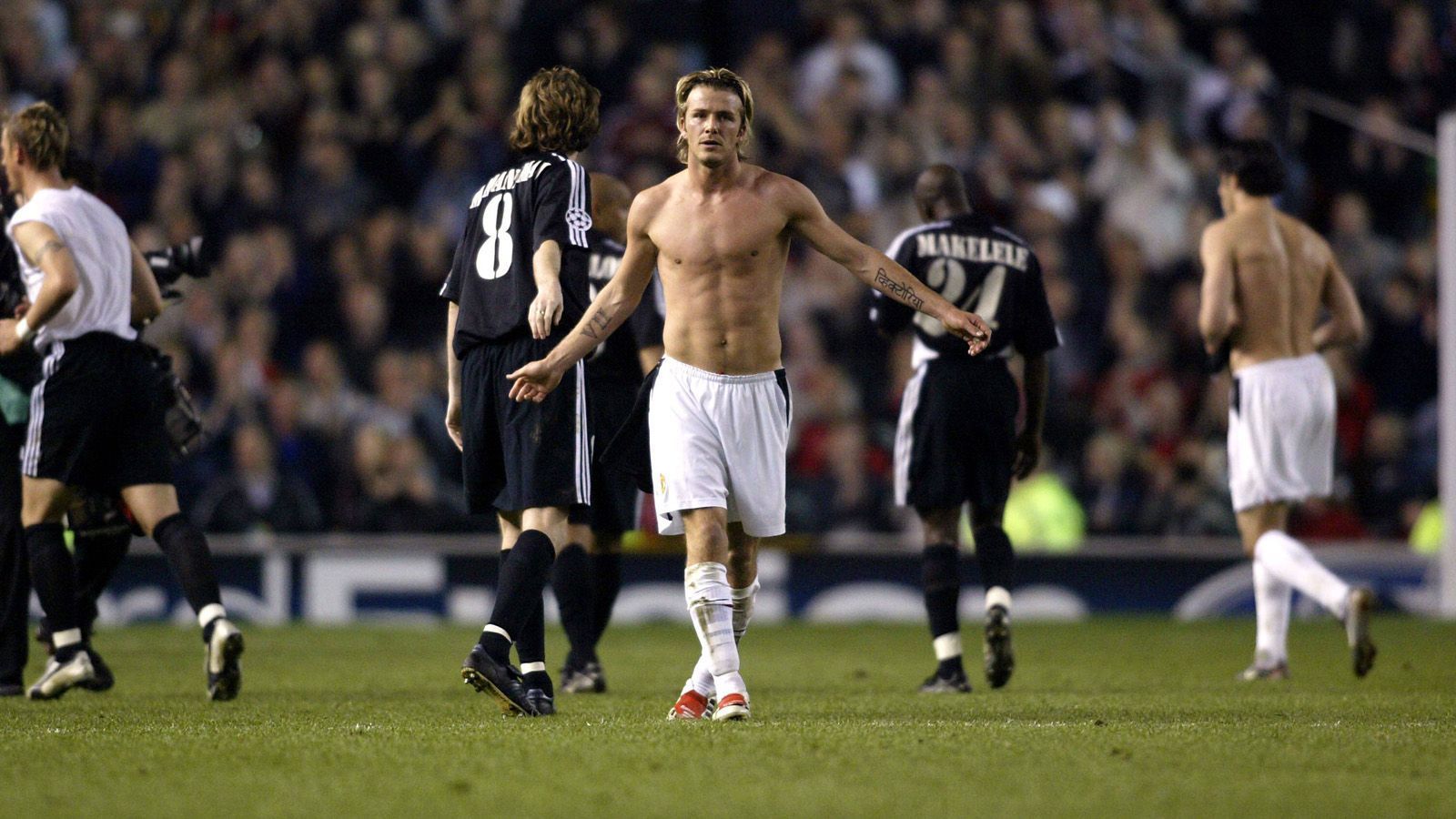 
                <strong>David Beckham (2003)</strong><br>
                Immerhin machte Frauenschwarm Becks damals schon Spice Girl Victoria klar...
              