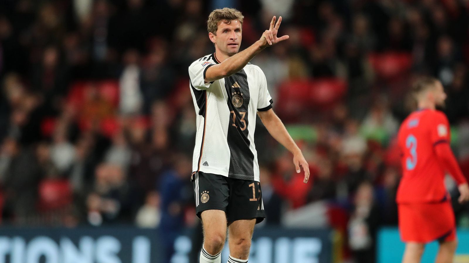 
                <strong>Thomas Müller</strong><br>
                &#x2022; Verein: FC Bayern München<br>&#x2022; Länderspiele: 118<br>&#x2022; Länderspieltore: 44<br>&#x2022; Bundesligaspiele: 423<br>
              