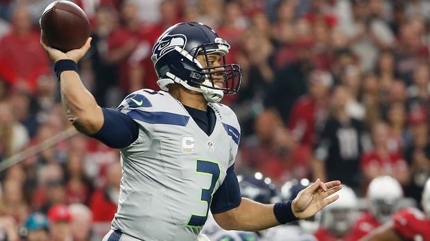 
                <strong>Russell Wilson dreht auf</strong><br>
                Russell Wilson dreht auf: Der Quarterback der Seattle Seahawks ist der erste Spieler in der Geschichte der NFL, der in einer Saison 4000 Passing Yards, 30 Touchdown-Pässe und 500 Rushing Yards erzielt.
              