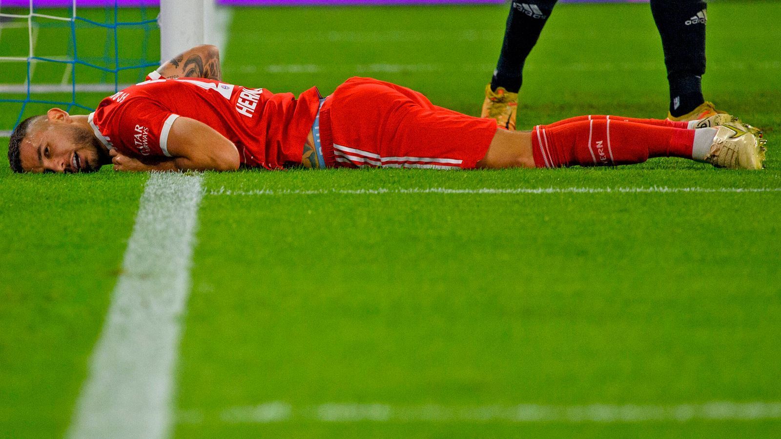 
                <strong>Millionen-Grab Lucas Hernandez: Was der Rekord-Transfer den Bayern kostete</strong><br>
                Nach vier Jahren dürfte die Zeit von Bayerns Rekord-Transfer Lucas Hernandez in München im Sommer 2023 enden. Der einstige 80-Millionen-Euro-Mann wechselt wohl zu Paris St. Germain und geht in Bayerns Klubgeschichte als millionenschwerer Star mit enormer Verletzungsanfälligkeit ein. ran zeigt, was Hernandez den Münchner seit der Verpflichtung 2019 gekostet haben dürfte. 
              