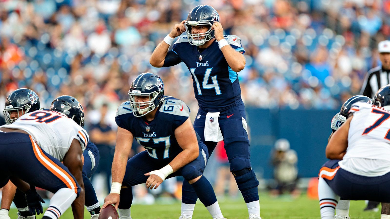 
                <strong>Verlierer: Tennessee Titans mit vielen Ausfällen und wenig Praxis</strong><br>
                Die Titans waren zuletzt eine der aufstrebenden Franchises in der NFL und auch in der neuen Saison hat das Team aus Tennessee gute Chancen auf das Erreichen der Playoffs. Doch der Start in die neue Spielzeit wird durch einige Ausfälle überschattet. Neben Headcoach Mike Vrabel und Quarterback Ryan Tannehill fehlen viele weitere Spieler aufgrund des Corona-Protokolls. Der Druck ist in der neuen Saison höher. Der Kader der Titans liest sich elitär. Mit Julio Jones ist ein weiterer Top-Receiver nach Tennessee gekommen. Nun muss das Team aber auch in die neue Spielzeit finden. Gar nicht so leicht, bei diesen Voraussetzungen.
              