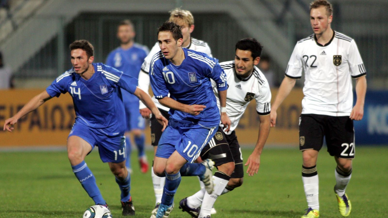 
                <strong>Das ist der deutsche U21-Gegner Griechenland</strong><br>
                Deutschlands U21-Nationalmannschaft erwartet Griechenland (Donnerstag, 5.9. 18:00 Uhr live auf ProSieben MAXX und ran.de) zur Generalprobe vor dem Start der EM-Qualifikation. ran.de hat die griechische U21 vor dem Aufeinandertreffen unter die Lupe genommen.
              