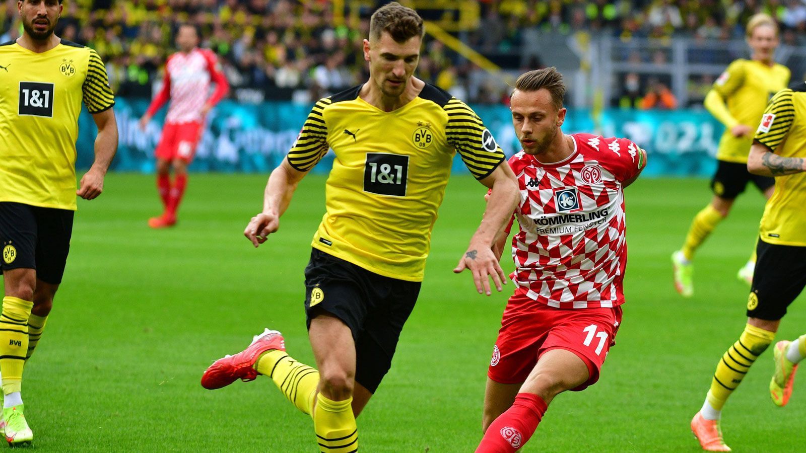 
                <strong>Thomas Meunier</strong><br>
                Hat zu Beginn viel Platz auf dem rechten Flügel und nutzt diesen zu einer starken Flanke in den Mainzer Strafraum, die dann in den BVB-Führung mündet. Später rauscht sein Schuss aus zentraler Position nur knapp am Mainzer Gehäuse vorbei. Mit fortschreitender Spielzeit weniger auffällig. ran-Note: 3
              