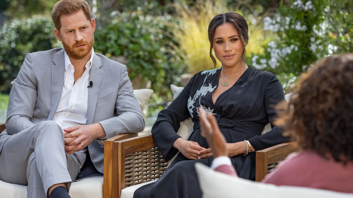 Archivaufnahme, 16. Februar 2021, USA: Moderatorin Oprah Winfrey (rechts) interviewt Prinz Harry und dessen Ehefrau Herzogin Meghan. 