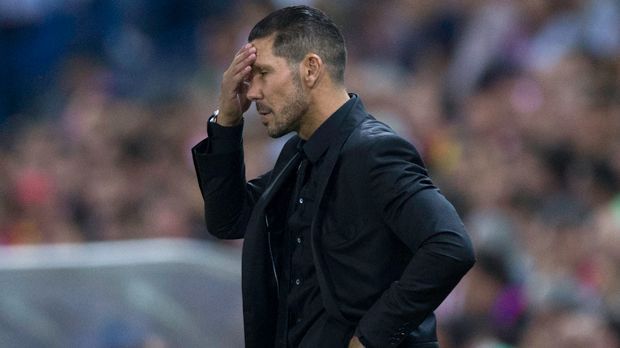 
                <strong>Diego Simeone (Atletico Madrid) </strong><br>
                Diego Simeone (Atletico Madrid): Die Heimniederlage gegen Portugals Meister Benfica in der Königsklasse und nur vier Punkten aus den vergangenen drei Liga-Spielen zerrütten das Bild des Trainers. Ob Simeone nach fast vier Jahren noch der Richtige bei Atletico ist? Erste Gerüchte werden laut, dass er Mourinhos Nachfolger bei Chelsea werden soll.
              