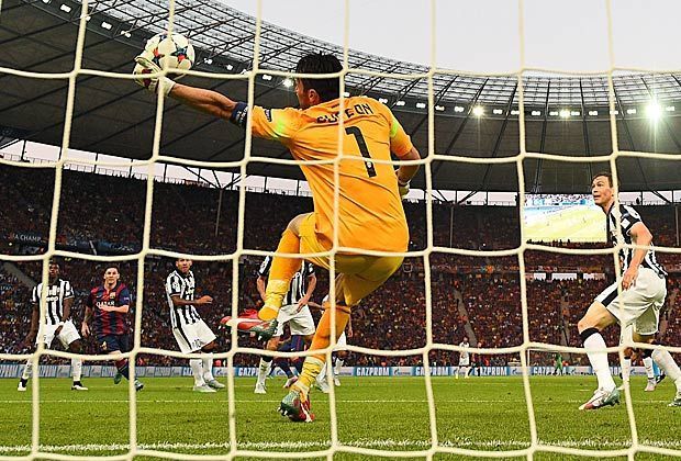 
                <strong>Champions-League-Finale: Juventus Turin vs. FC Barcelona</strong><br>
                Nur wenig später verhindert Gianluigi Buffon mit einer Weltklasse-Parade gegen Dani Alves, der aus rund 14 Metern abzieht, den zweiten Gegentreffer.
              