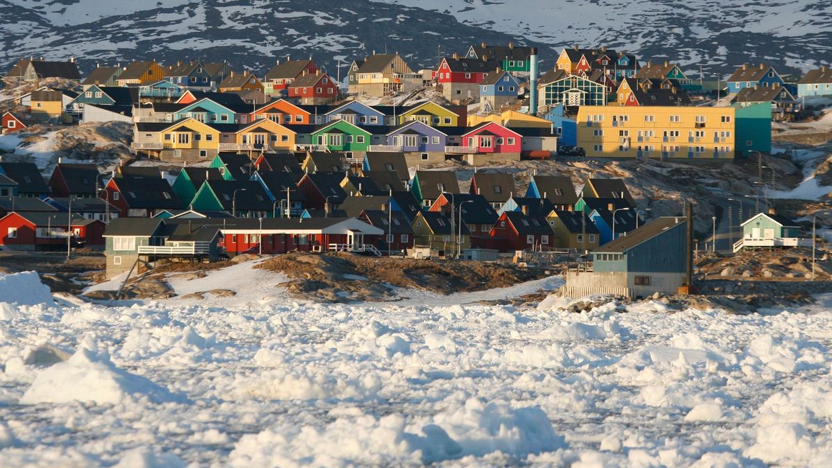 Das Eis schmilzt - die Landmasse Grönlands erhebt sich.