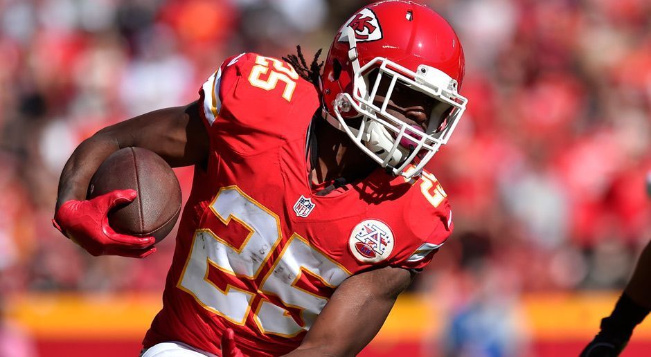 
                <strong>Jamaal Charles (Running Back, Kansas City Chiefs)</strong><br>
                Das ist bitter! Die Kansas City Chiefs haben Jamaal Charles auf die IR-List gesetzt. Damit fällt der 29-Jährige erneut für mindestens acht Wochen aus. Probleme macht mal wieder das Knie. Eine zweite Operation ist wohl erforderlich. Frühestens in Week 17, beim Spiel gegen die Chargers, könnte der Running Back damit zurückkehren.
              