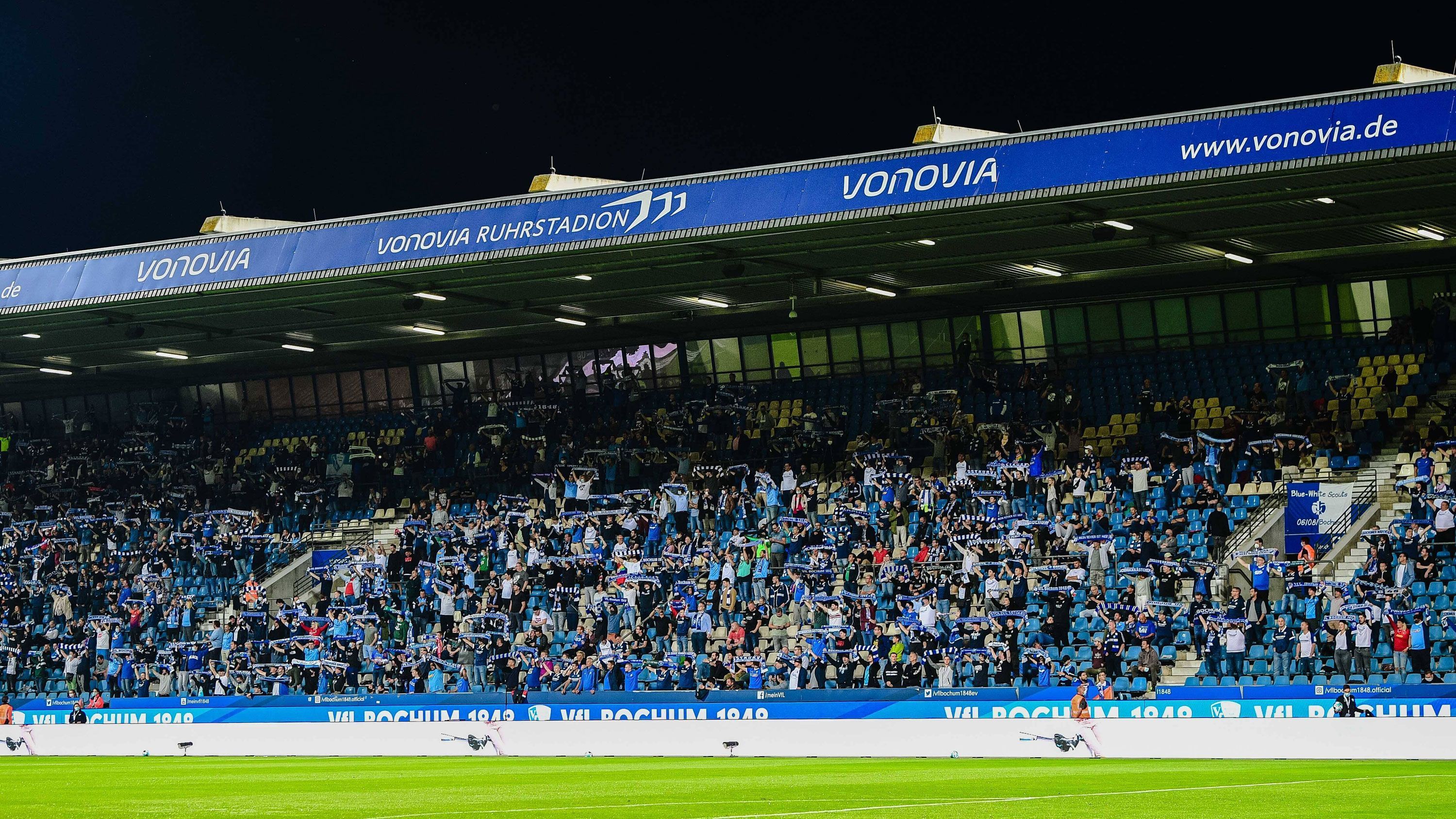 
                <strong>VfL Bochum (Vonovia Ruhrstadion)</strong><br>
                &#x2022; Anstehende Partie: VfL Bochum gegen 1. FSV Mainz 05 (21. August, 15:30 Uhr) -<br>&#x2022; Geplante Auslastung: 10.500 Zuschauer (mögliches Maximum) -<br>Die Angabe der geplanten Zuschauerauslastung erfolgte gegenüber ran unter Vorbehalt, die angegebene Zuschauerzahl ist noch nicht final. Das weitere Infektionsgeschehen muss abgewartet werden. Es gilt die 3G-Regel.
              