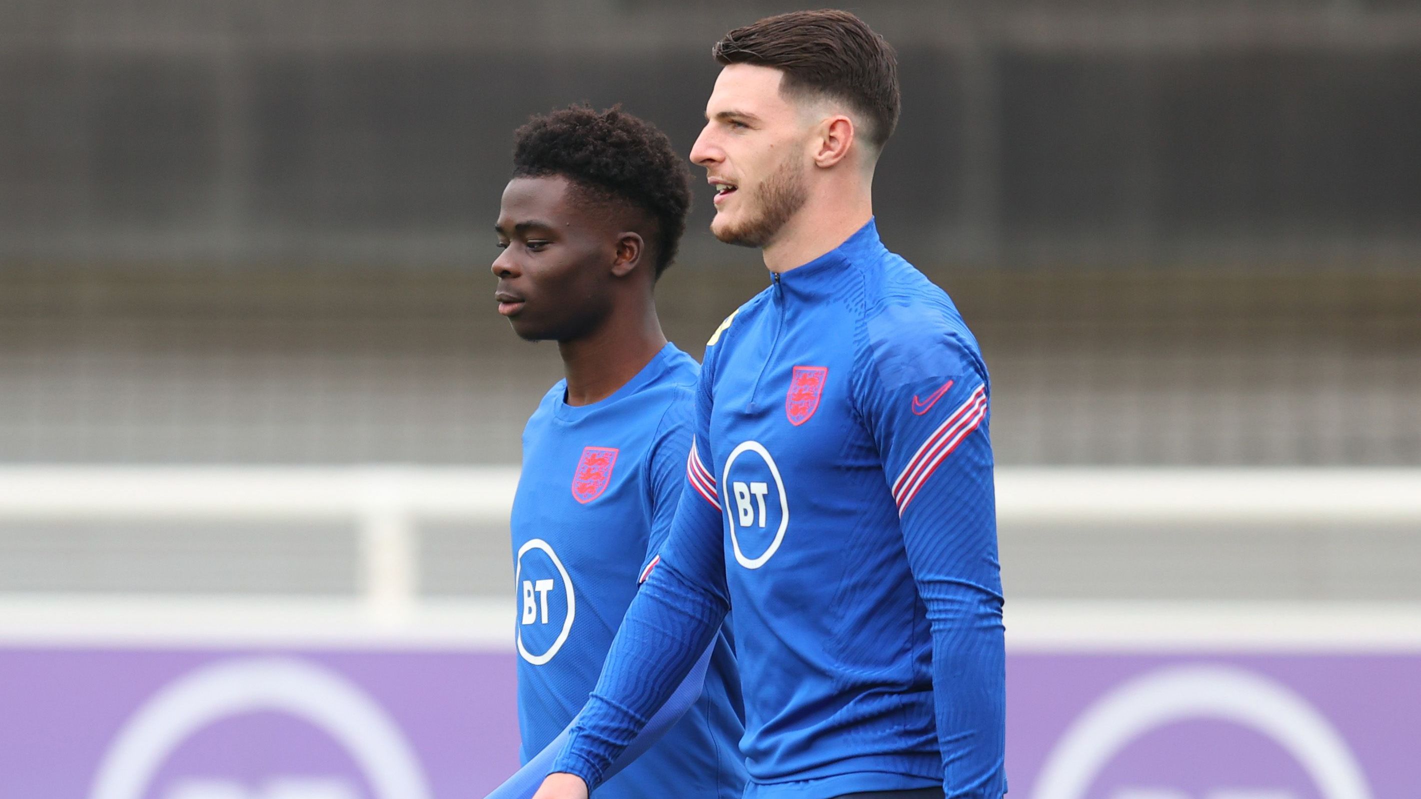 <strong>International: FC Arsenal (10 Spieler)</strong><br>- Bukayo Saka, Declan Rice, Aaron Ramsdale (England)<br>- Kai Havertz (Deutschland)<br>- William Saliba (Frankreich)<br>- Oleksandr Zinchenko (Ukraine)<br>- Leandro Trossard (Belgien)<br>- David Raya (Spanien)<br>- Jakub Kiwior (Polen)<br>- Jorginho (Italien)