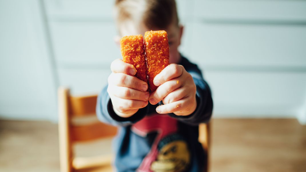 Das Lieblingsgericht vieler Kinder: Fischstäbchen. Öko-Test hat 19 Marken unter die Lupe genommen und ein überraschendes Ergebnis publiziert.