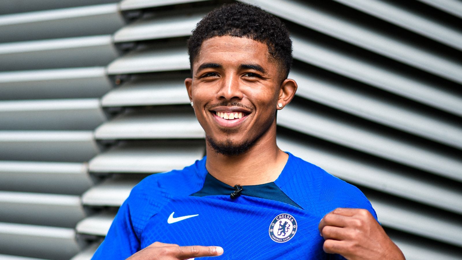 
                <strong>Platz 1: FC Chelsea</strong><br>
                &#x2022; Transferausgaben: 281,99 Millionen Euro<br>&#x2022; Teuerster Neuzugang: Wesley Fofana (80,4 Millionen Euro Ablöse)<br>
              