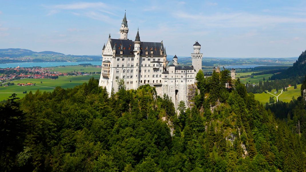 Neuschwanstein - eines von vielen Wahrzeichen. Für das Jahr 2024 gibt es vom Reiseführer "Lonely Planet" keine Empfehlung für Deutschland.