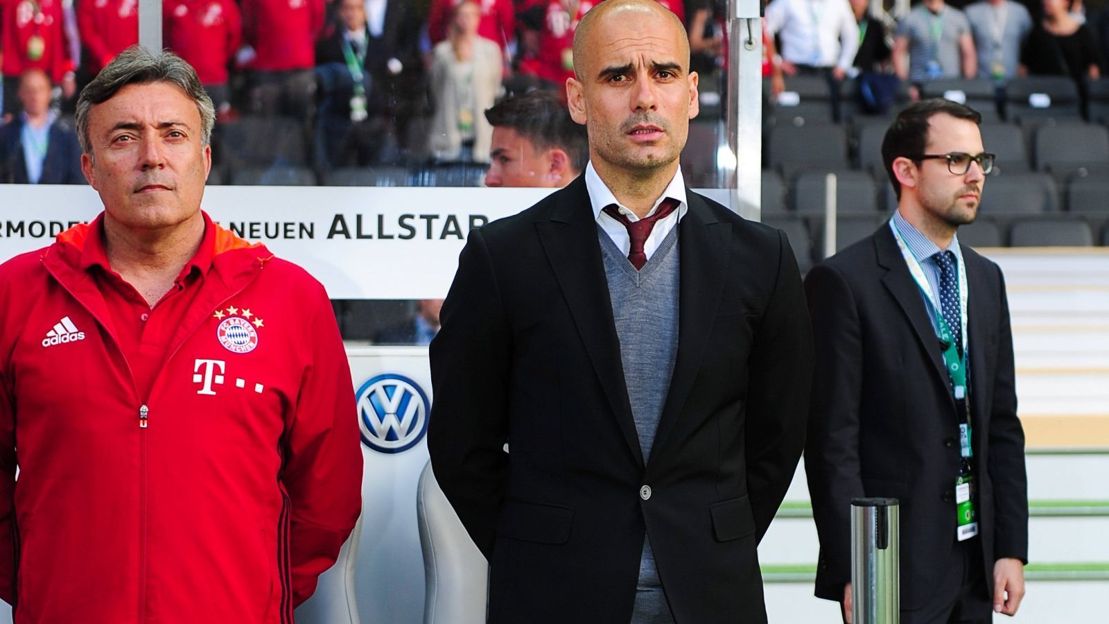 
                <strong>Pep Guardiola (Trainer beim FC Bayern)</strong><br>
                Als Trainer jedoch ging Guardiolas Stern so richtig auf. Nachdem er 2009 und 2011 die Champions League mit dem FC Barcelona gewann, gelang dem FC Bayern ein Transfer-Coup und Guardiola wurde 2013 Trainer der Bayern. Während der Katalane in der Bundesliga einen Rekord nach dem anderen pulverisierte und neben drei Meistertiteln auch zwei Pokalsiege einfuhr, gilt seine Amtszeit jedoch bis heute als "unvollständig". In der Champions League kam er in den drei Jahren nie über das Halbfinale hinaus. Pep verließ die Bayern 2016 nach ausgelaufenem Vertrag.
              