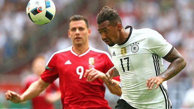 
                <strong>Jerome Boateng</strong><br>
                Jerome Boateng: Musste früh behandelt werden. Ansonsten gewohnt ruhig und souverän. Sorgte mit seinen Pässen in die Spitze immer wieder für Gefahr - so auch beim 2:0 durch Müller. ran-Note: 2.
              