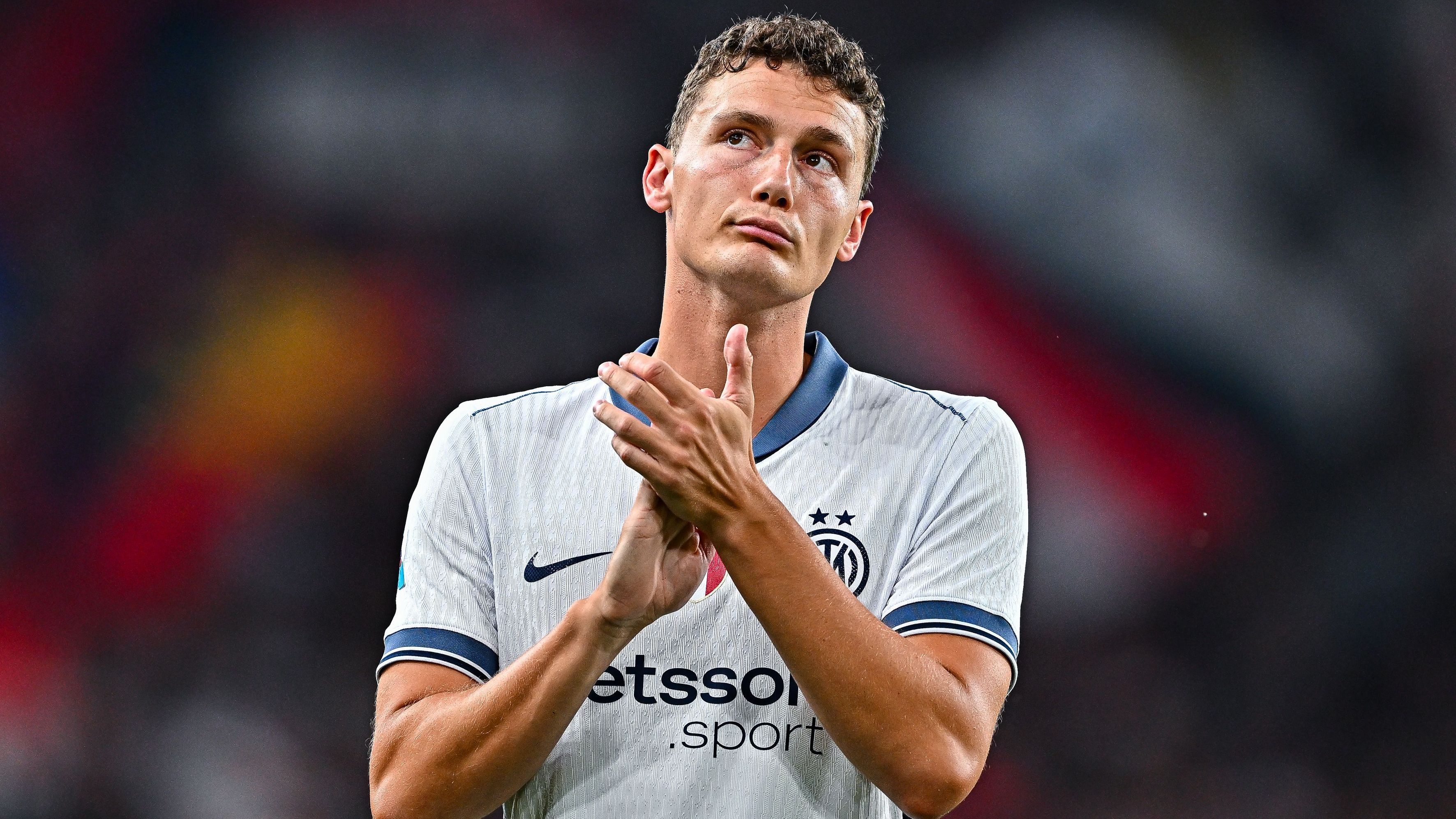 <strong>Benjamin Pavard (Inter Mailand)</strong><br>... seit gut anderthalb Jahren bei Inter Mailand unter Vertrag, hat noch einen Kontrakt bis zum Sommer 2028. Da er in der Abwehr der Nerazzurri eine wichtige Größe ist, gilt eine Transferfreigabe als eher unwahrscheinlich. Zumal Pavard in Madrid als Rechtsverteidiger vorgesehen wäre, er aber bekanntermaßen seine Idealposition ohnehin im Abwehrzentrum sieht.