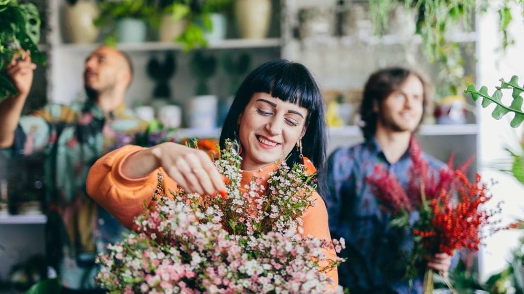 Wusstest du, dass Florist:innen im Durchschnitt am glücklichsten sind? Diese 5 Berufe machen laut Studie happy!