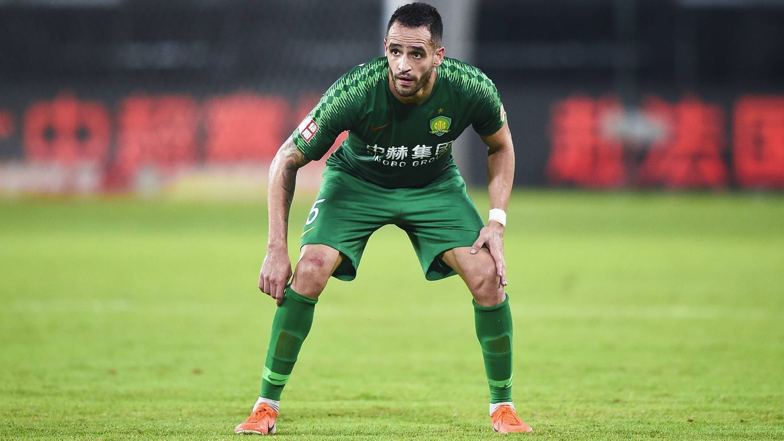 
                <strong>Renato Augusto (Beijing Sinobo Guoan)</strong><br>
                Klappt es in diesem Jahr mit dem Meistertitel für Hauptstadt-Klub Beijing Sinobo Guoan? Wie in der Vorsaison führt das Team von Coach Roger Schmidt auch dieses Mal zur Hälfte der Spielzeit die Tabelle der Super League an. Im Vorjahr verspielten der frühere Leverkusener Renato Augusto und seine Kollegen aber im Saisonendspurt den möglichen Titel noch und mussten sich am Ende mit dem Pokalsieg begnügen. Mit jeweils sieben Toren bzw. sieben Vorlagen hat Renato Augusto jedenfalls großen Anteil am bisherigen, guten Abschneiden des Klubs aus Peking.
              