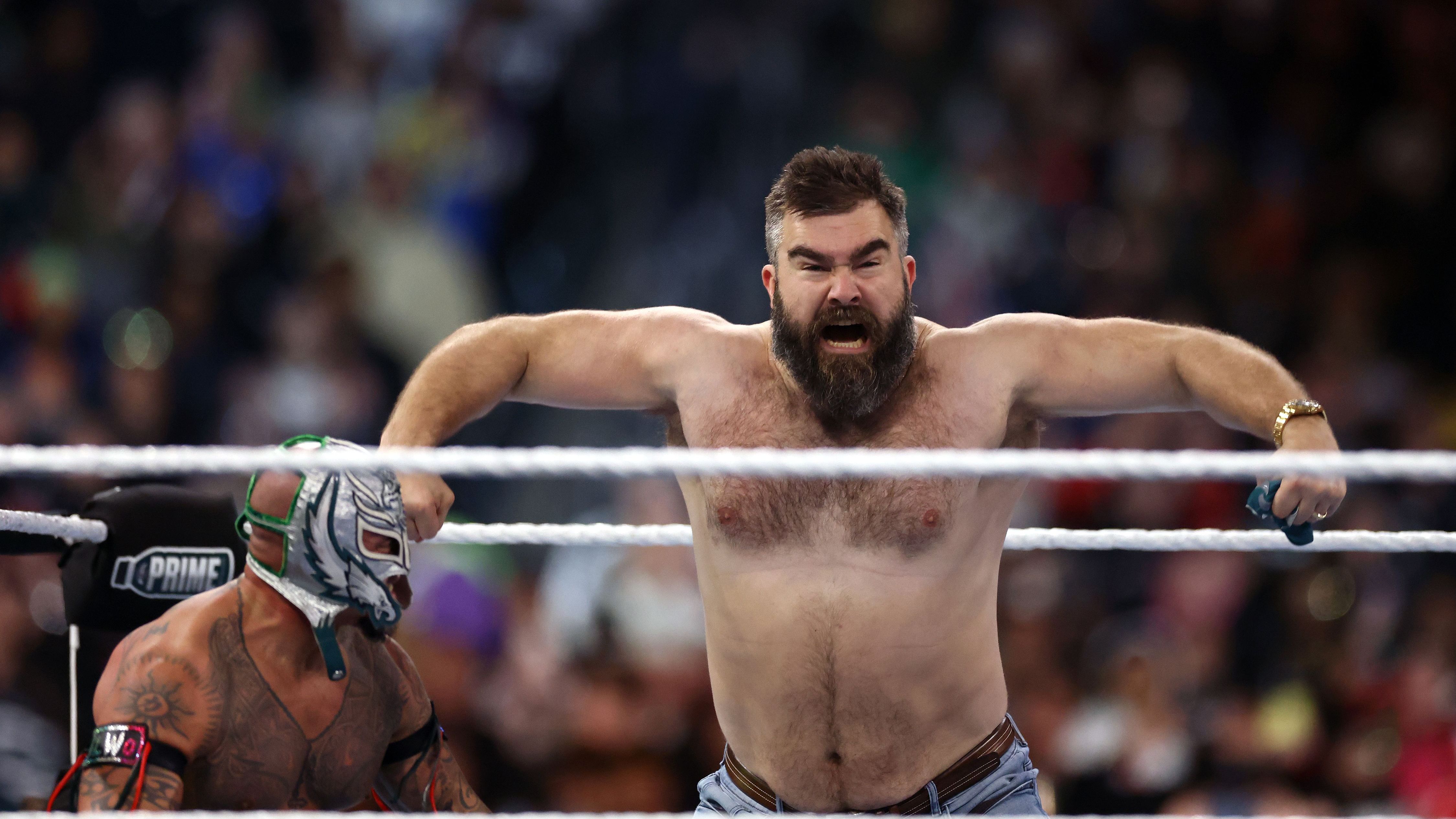 <strong>Jason Kelce mit Kultpotenzial</strong><br>Vor allem Jason Kelce scheint massig Wrestling-Potenzial zu haben. Der Bruder von Travis und Vielleicht-bald-Schwager von Taylor Swift hätte das Zeug zu einer zweiten Karriere im Ring. Damit wäre er nicht der erste NFL-Star, der zum Wrestler wird. <strong><em>ran</em></strong> zeigt euch, welche Footballer schon im Showkampf-Gewerbe aktiv waren und sind.