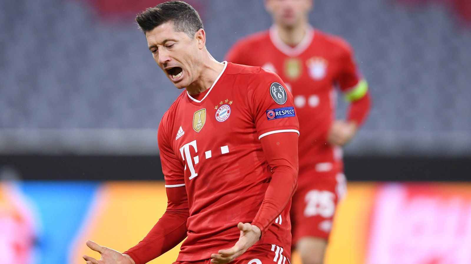 
                <strong>WM-Chaos: Robert Lewandowski</strong><br>
                Bayerns Topstürmer muss im dritten Länderspiel mit der polnischen Nationalmannschaft bei den Engländern antreten. Während Alaba die Reise nach Schottland nicht antreten darf, gibt es bei Lewandowski offenbar noch etwas Hoffnung. "Bei Robert wird es so sein, dass wir abwarten und dann entscheiden. Natürlich ganz im Sinne des Vereins, denn wir brauchen alle Spieler im Spiel gegen Leipzig (3. April; Anm. d. Red.). Wir warten ab, was die Behörden dazu sagen. Deswegen haben wir noch ein paar Tage Zeit, um dann die Entscheidung zu treffen", sagte Flick. Kaum vorstellbar, dass Polens Superstar gegen die "Three Lions" tatsächlich auflaufen darf. 
              