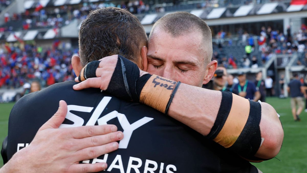 PACIFIC CHAMPIONSHIPS KIWIS SAMOA, Kieran Foran of the Kiwis (R), playing his last game celebrates victory with team mate James Fisher-Harris during the rugby league Pacific Cup Men™s match between...